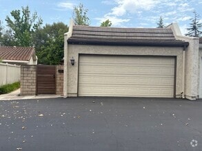 Building Photo - 2826 Shoreview Cir