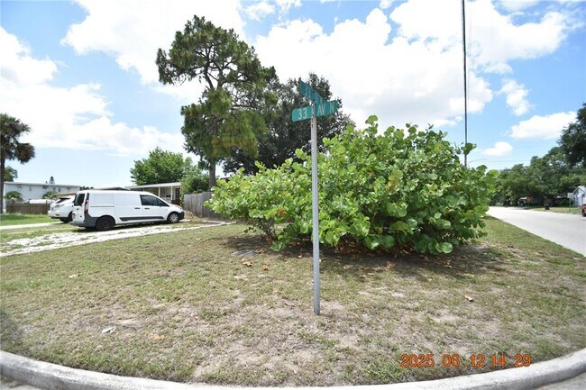 Foto del edificio - 3310 33rd St N