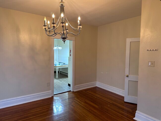 Dinings Room - 233 S West St