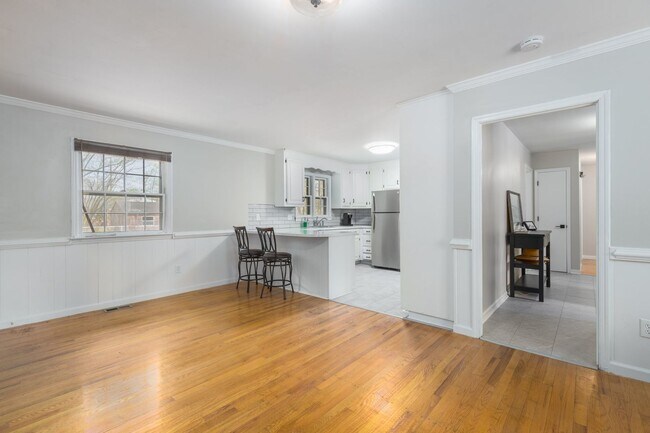 Building Photo - Inviting 3BR/2BA Brick Ranch on Nearly 3/4...