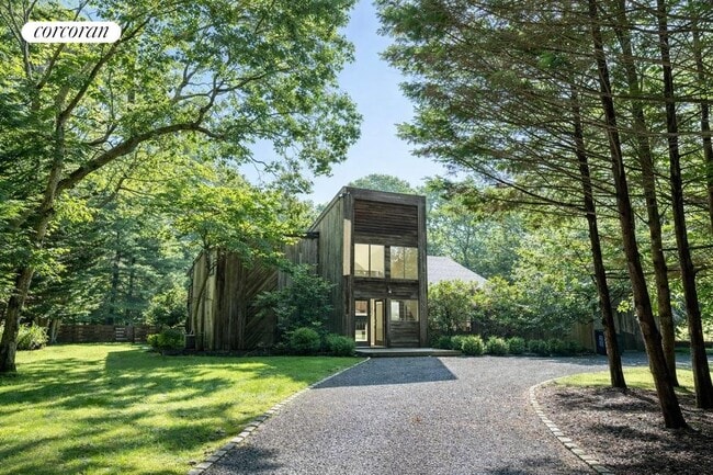 Building Photo - 26 Woodland Way