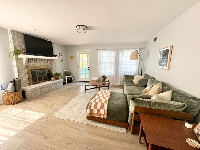 Foto del edificio - 129 Raintree Blvd