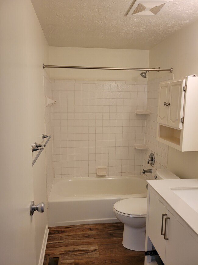 Building Photo - 5921 Mt Royal Dr