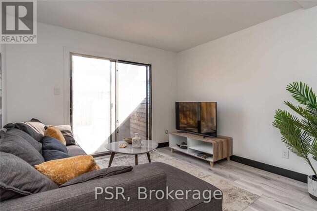 Building Photo - 2 Blackthorn Ave