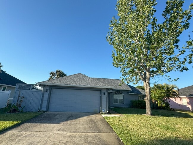 Building Photo - 1342 Heritage Acres Blvd