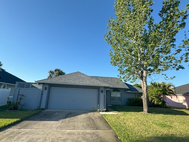 Foto del edificio - 1342 Heritage Acres Blvd