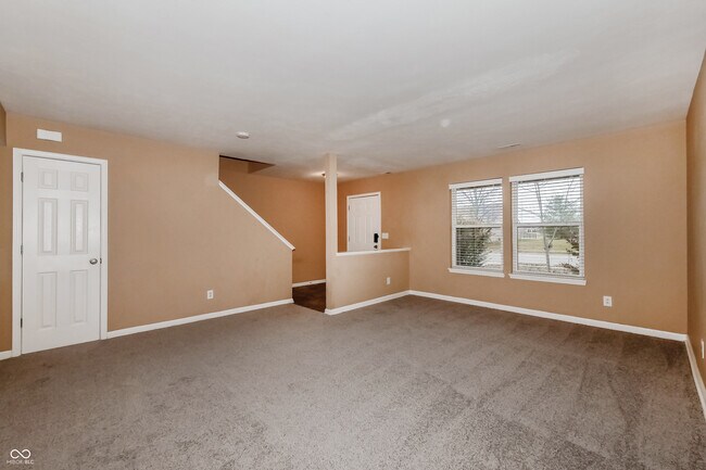 Foto del edificio - 8144 Wood Hollow Ln