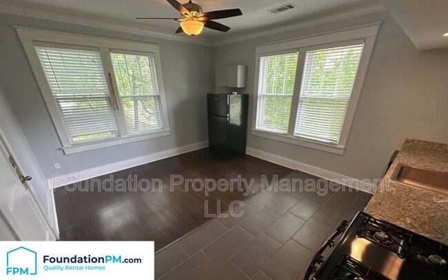 Building Photo - 1762 Lawrence Ave