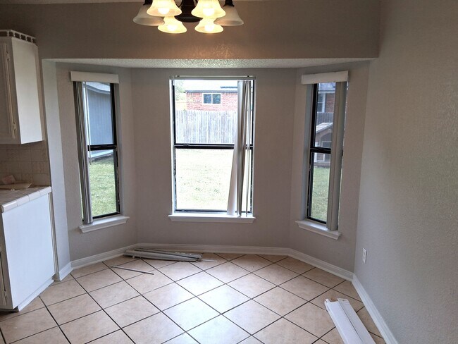 Foto del edificio - 3801 Riverrock Dr