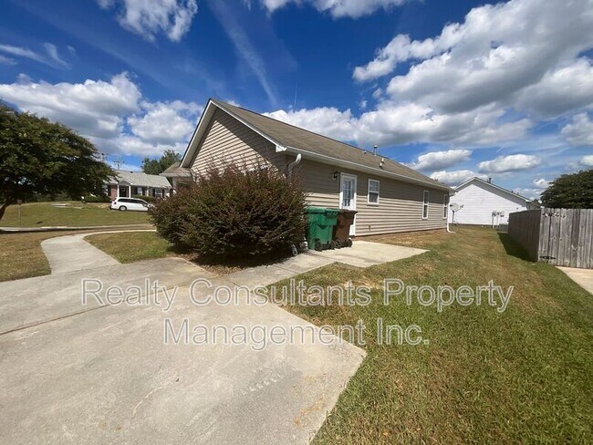 Foto del edificio - 2470 Shadow Valley Rd