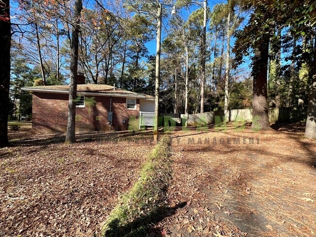 Building Photo - 225 Redbud Road