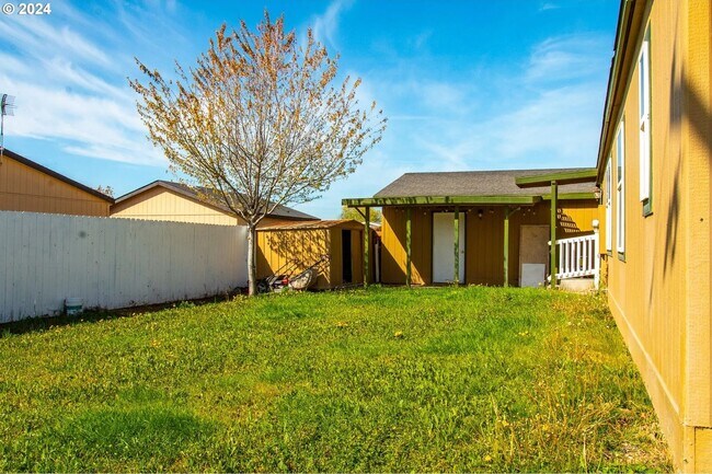 Foto del edificio - Available Now!!