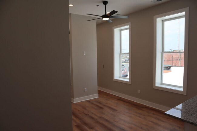 Building Photo - 128 N Water Ave