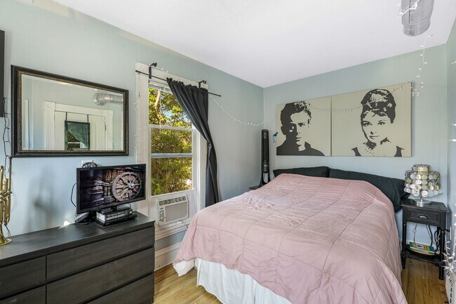 Foto del edificio - 2436 Bryant Ave S