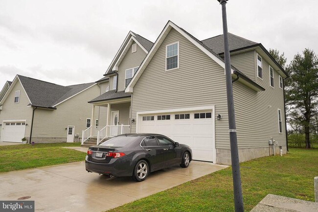 Building Photo - 9088 Newbridge Dr