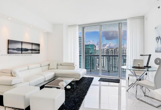 Foto del edificio - 475 Brickell Ave