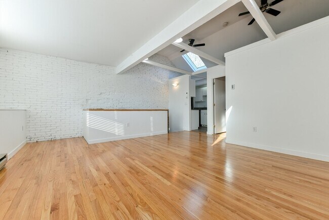 Foto del edificio - 99 W Springfield St