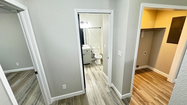 Foto del edificio - 2 Bedroom , 1 Bathroom Apartment!