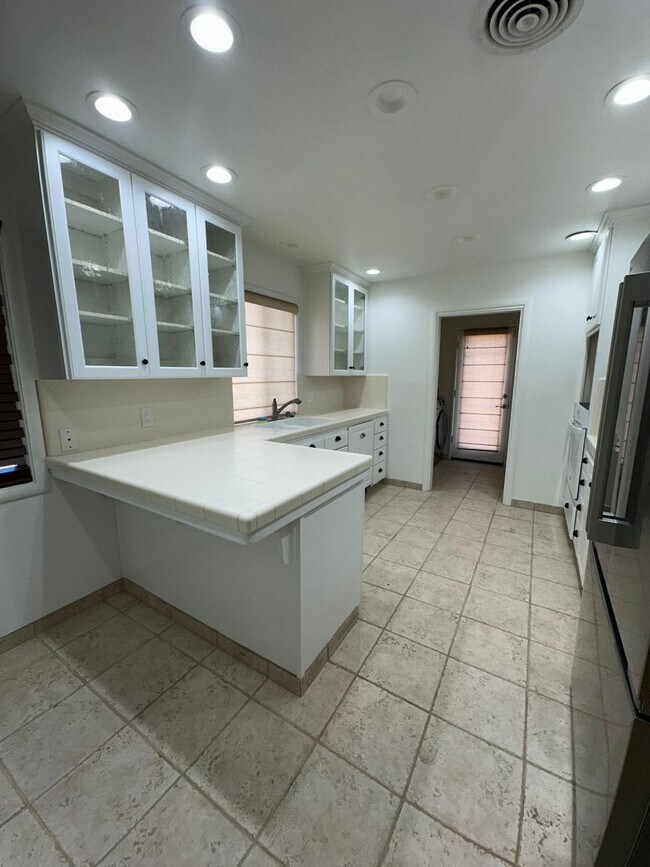 Foto del edificio - SW Visalia Home coming soon!!