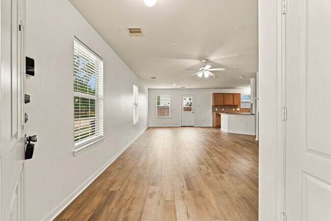 Foto del edificio - 2703 Skyview Glen Ct
