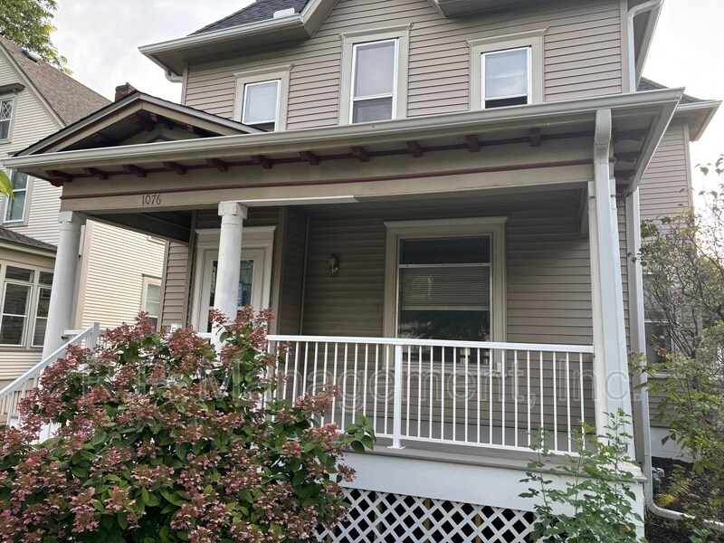 Primary Photo - 1076 15th Ave SE