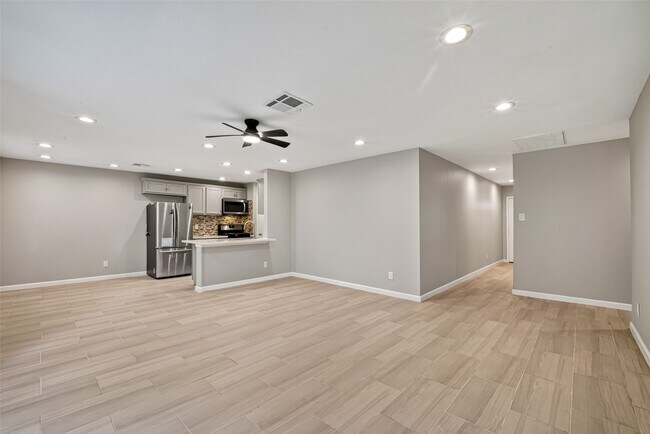 Building Photo - 7607 Tanager St