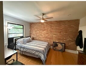 Building Photo - 915 W Schubert Ave
