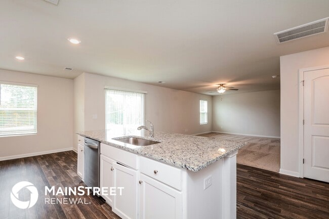 Building Photo - 505 Turning Lk Dr