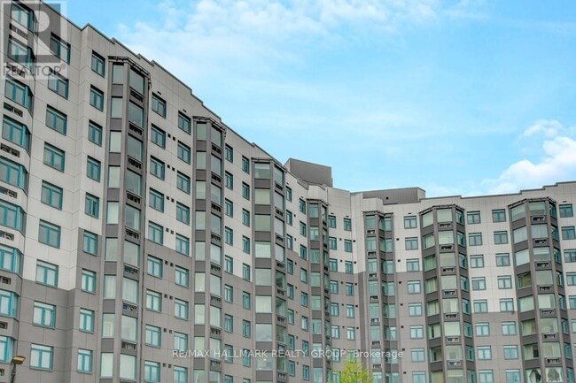 Building Photo - 1025-1025 Grenon Ave