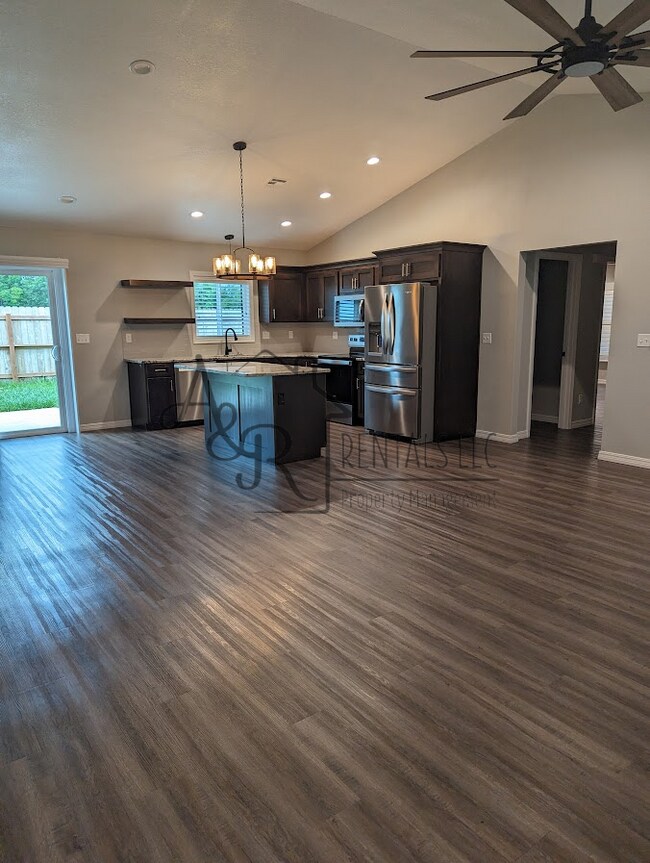 Foto del edificio - 2003 E Cow Crk Ln