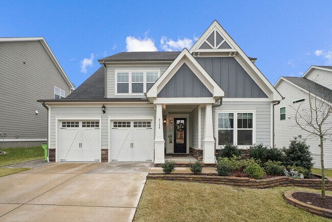 Building Photo - 2135 Leo Dr