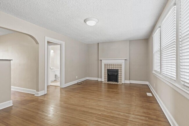 Foto del edificio - 1377 Northwest Blvd