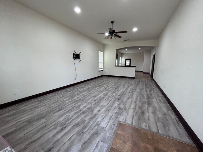 Foto del edificio - **APPLICATION RECEIVED** Don't Miss Out On...