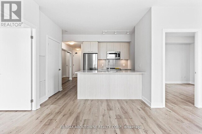 Building Photo - 430 Square One Dr