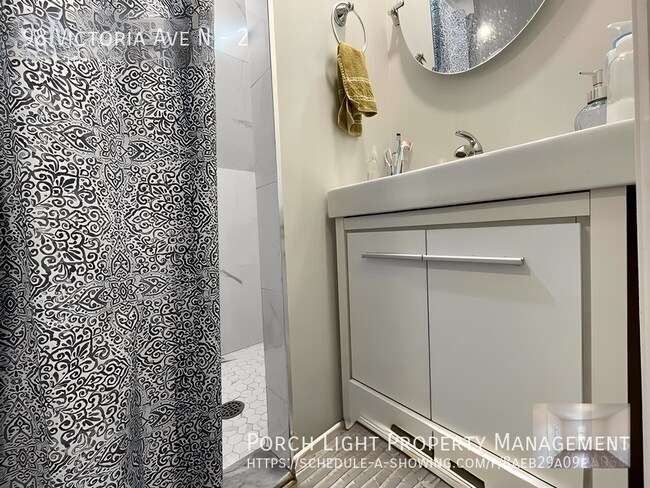 Photo du bâtiment - Modern 1 Bedroom Unit - Open Concept and Lots of Natural Light