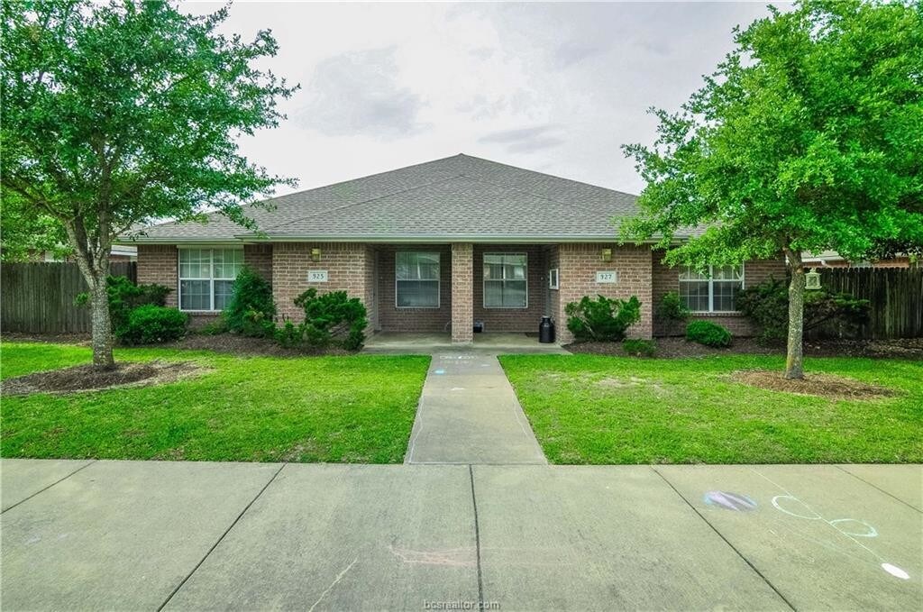 Foto principal - 927 Sun Meadows St