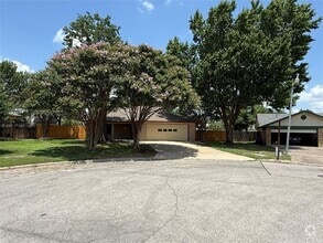 Building Photo - 111 Creekside Dr