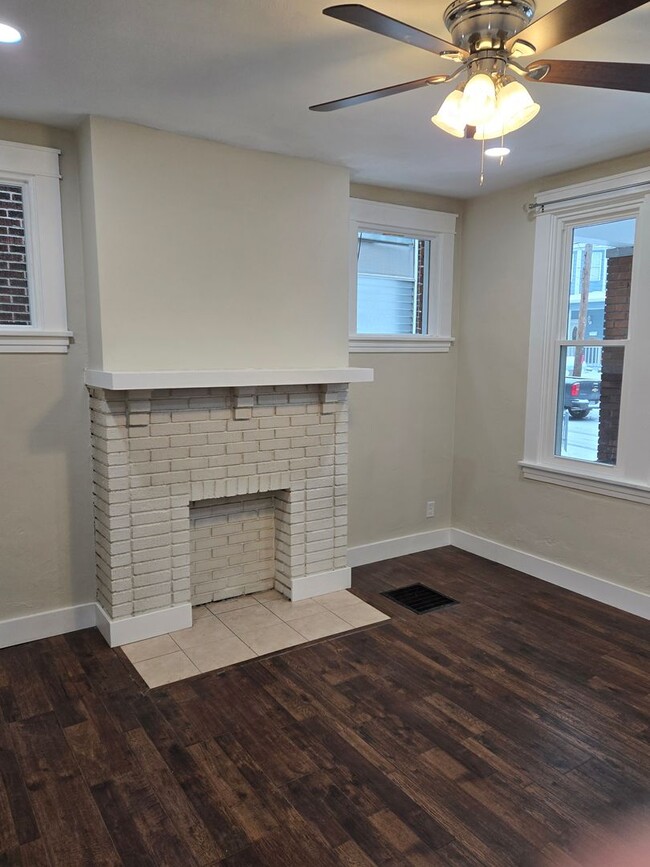 Building Photo - Newly renovated Beechview Home with Bonus ...