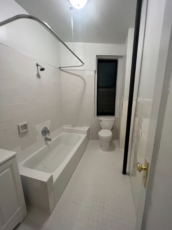 Building Photo - 316 E 211th St