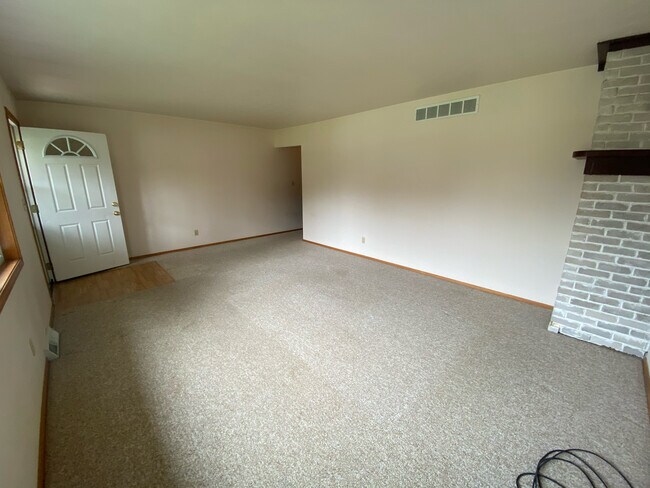 Building Photo - 140 Strecker Dr