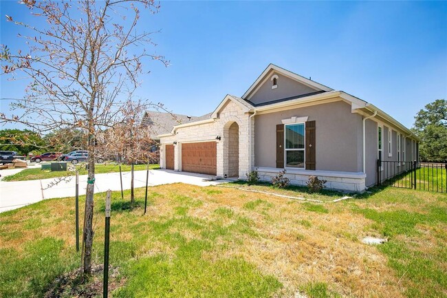 Building Photo - 817 Desaix Dr