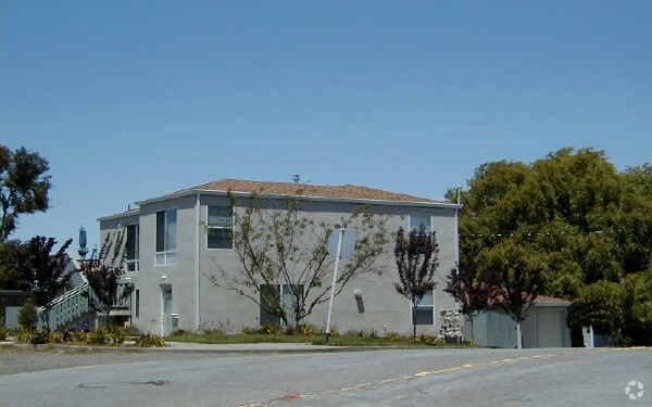 Building Photo - 5541 Highland Ave