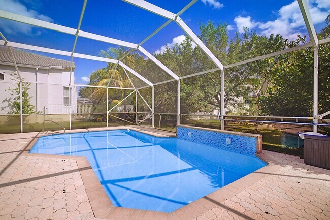 Foto del edificio - 2477 Westmont Ln