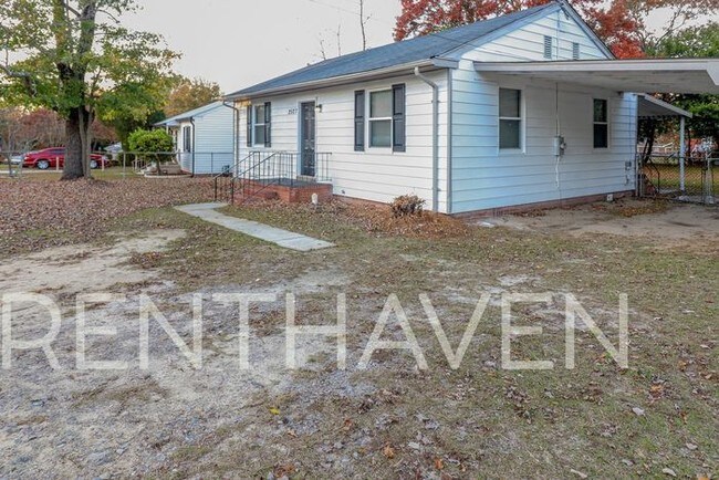 Building Photo - 2527 Sheraton Dr