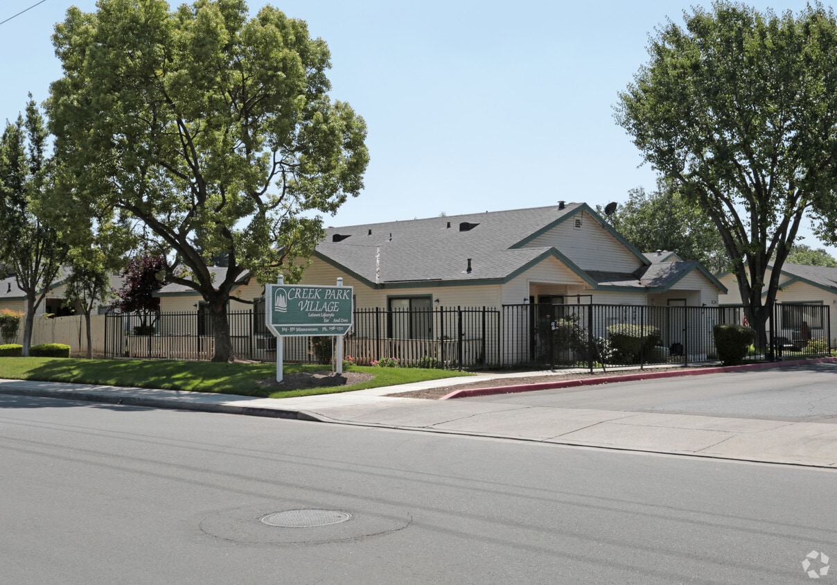 Creek Park Village 55+ Senior Community Apartments Clovis, CA