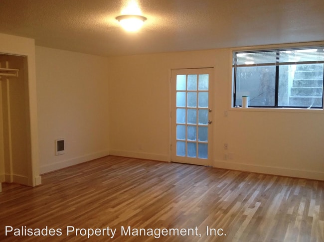 Building Photo - 426 NE 75th Ave
