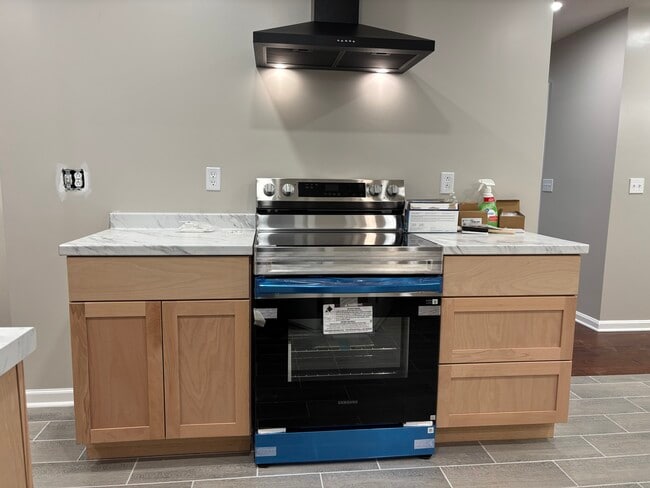 Building Photo - 2706 Canary Dr