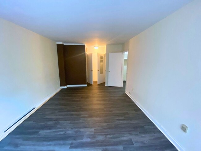 Building Photo - Great studio at River Place for $1600, ALL...