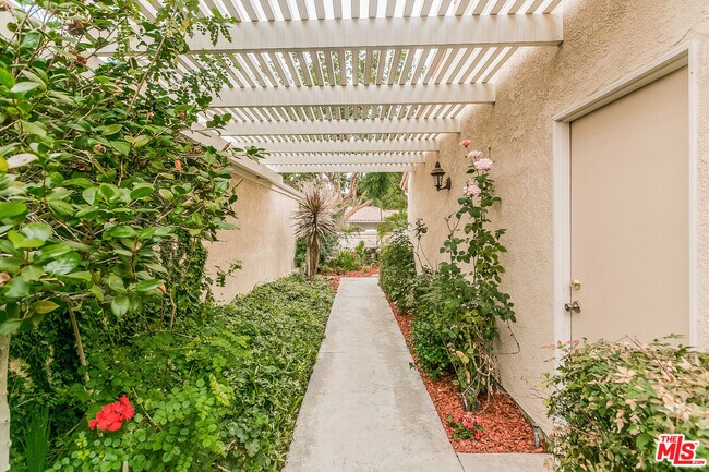 Building Photo - 851 Pebble Beach Dr