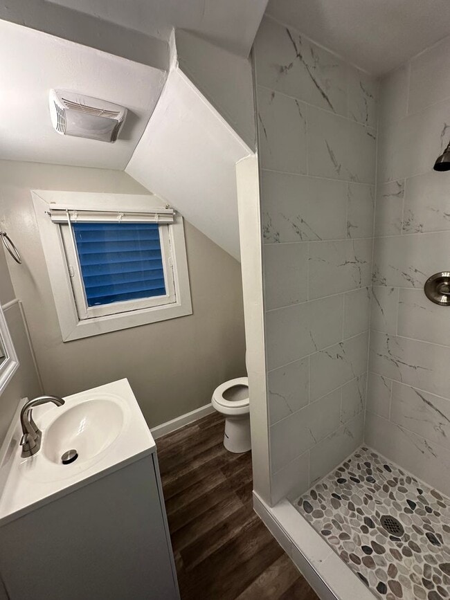 Building Photo - Beautiful Lower Unit in Duplex on Marcum Park Downtown!!!!